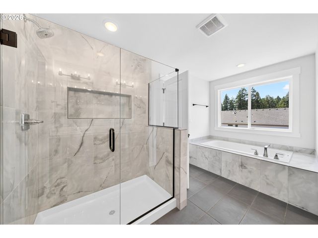 508 W 19TH St, La Center, WA 98629