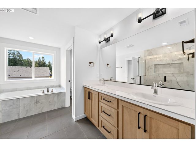 508 W 19TH St, La Center, WA 98629