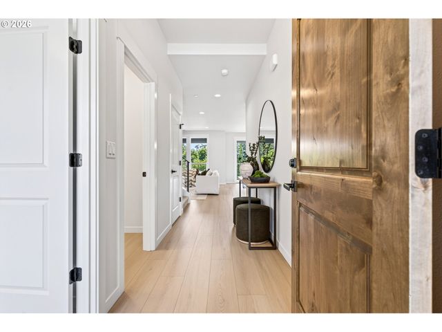 508 W 19TH St, La Center, WA 98629