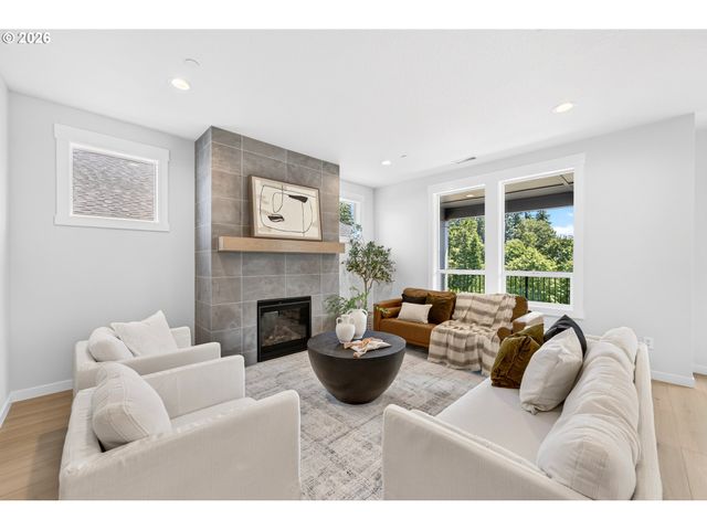 508 W 19TH St, La Center, WA 98629