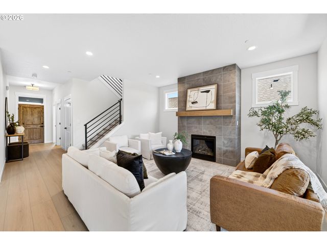 508 W 19TH St, La Center, WA 98629