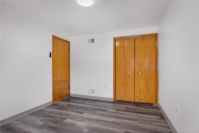 216 Manor Dr, Pleasant Hills, PA 15236