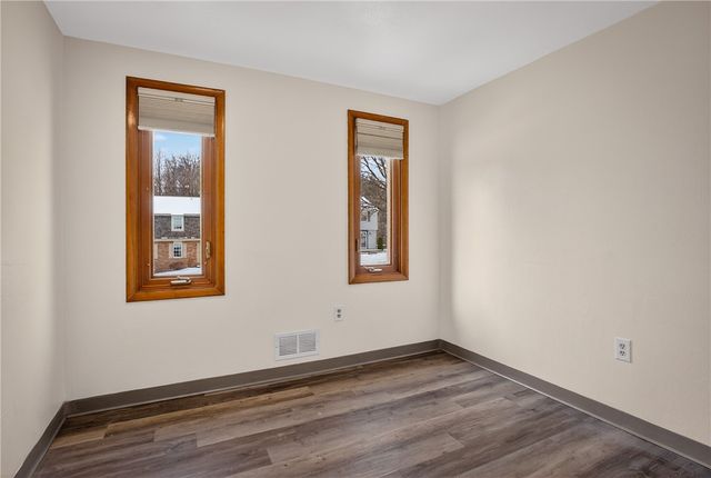 216 Manor Dr, Pleasant Hills, PA 15236