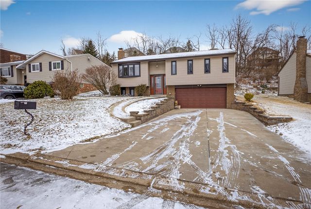 216 Manor Dr, Pleasant Hills, PA 15236