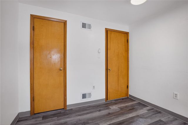 216 Manor Dr, Pleasant Hills, PA 15236