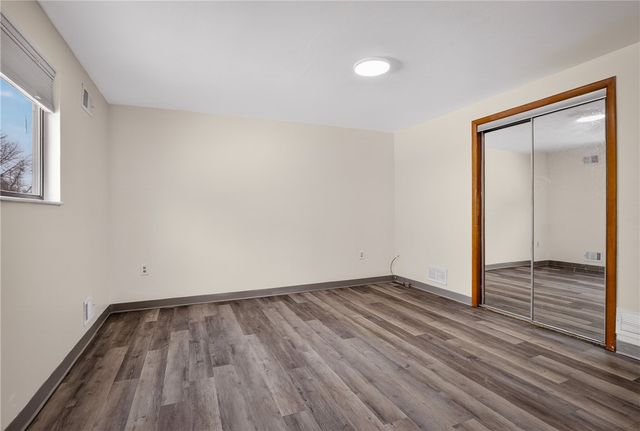 216 Manor Dr, Pleasant Hills, PA 15236