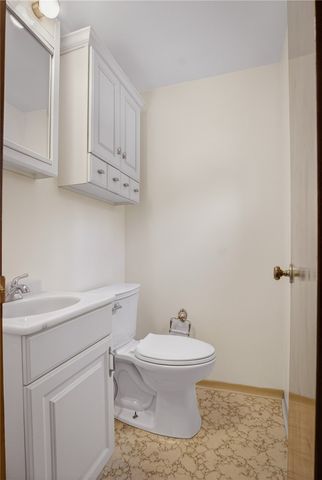 216 Manor Dr, Pleasant Hills, PA 15236