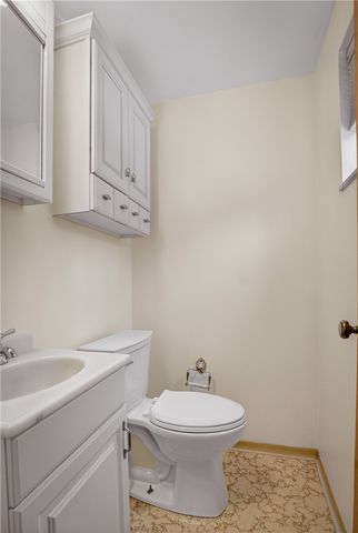 216 Manor Dr, Pleasant Hills, PA 15236