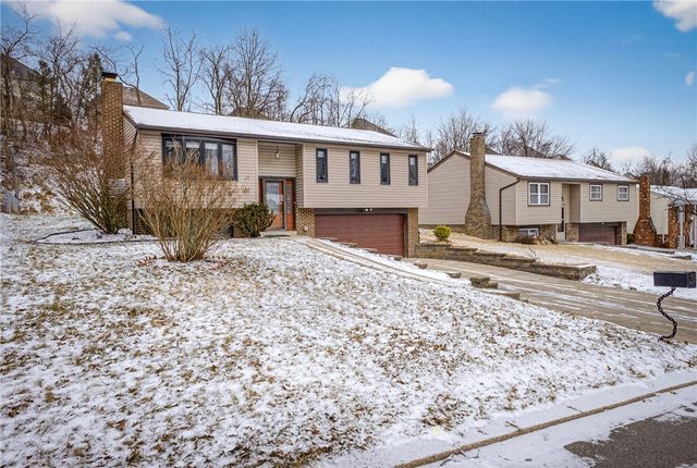 216 Manor Dr, Pleasant Hills, PA 15236