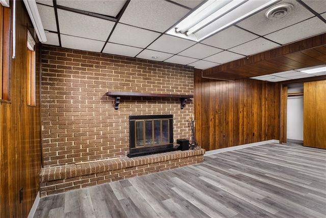 216 Manor Dr, Pleasant Hills, PA 15236