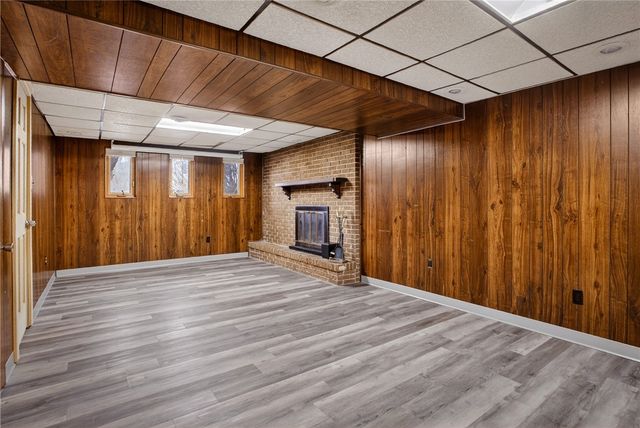 216 Manor Dr, Pleasant Hills, PA 15236