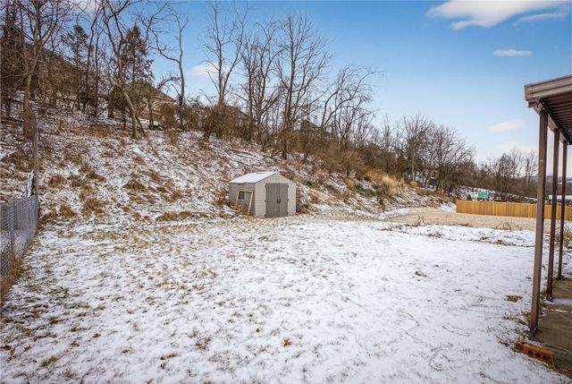 216 Manor Dr, Pleasant Hills, PA 15236