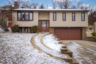 216 Manor Dr, Pleasant Hills, PA 15236