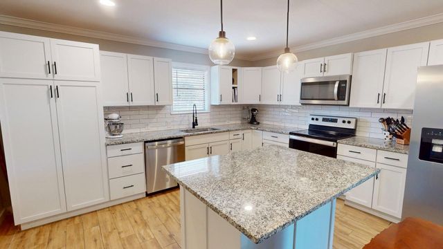 109 Carroll Drive, Athens, TX 75752