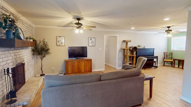 109 Carroll Drive, Athens, TX 75752