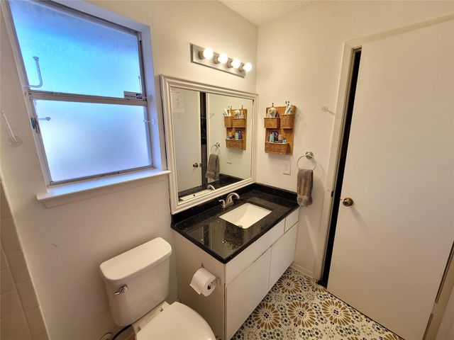 1015 E Yager LN 9, Austin, TX 78753