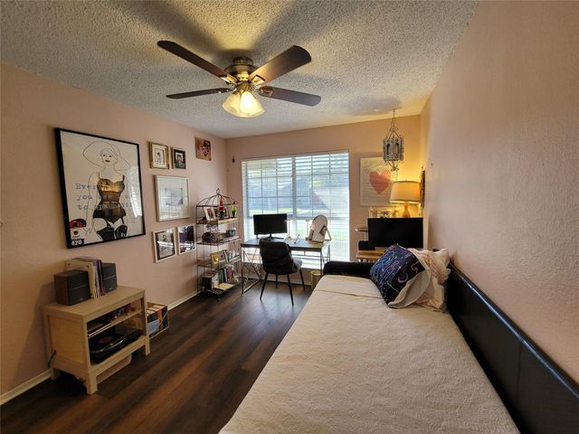 1015 E Yager LN 9, Austin, TX 78753