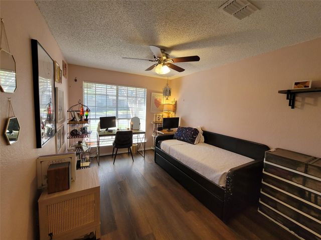 1015 E Yager LN 9, Austin, TX 78753