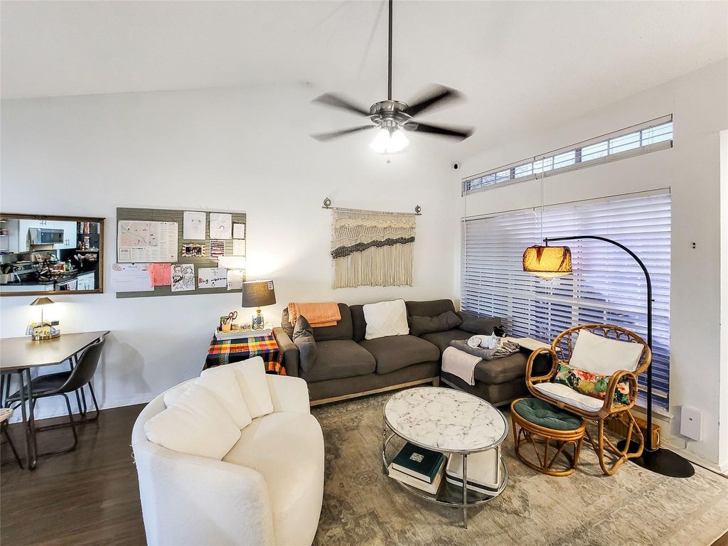 1015 E Yager LN 9, Austin, TX 78753