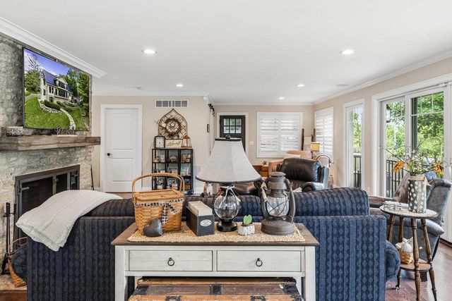 13 Cedar Point DRIVE, Williams Bay, WI 53191