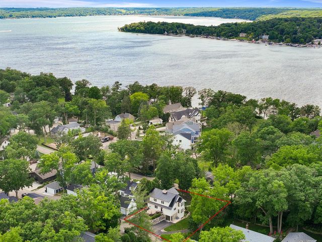 13 Cedar Point DRIVE, Williams Bay, WI 53191