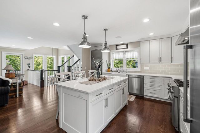 13 Cedar Point DRIVE, Williams Bay, WI 53191