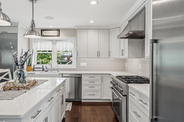 13 Cedar Point DRIVE, Williams Bay, WI 53191