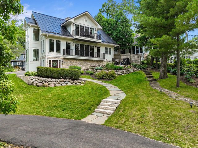 13 Cedar Point DRIVE, Williams Bay, WI 53191