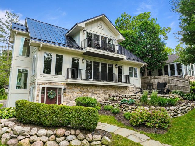 13 Cedar Point DRIVE, Williams Bay, WI 53191