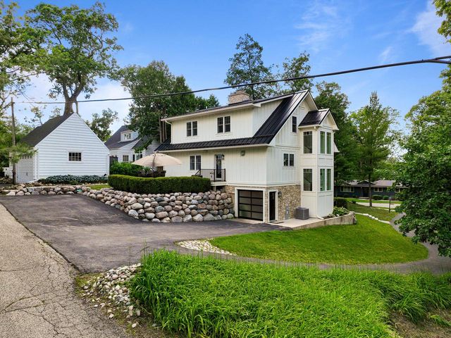 13 Cedar Point DRIVE, Williams Bay, WI 53191