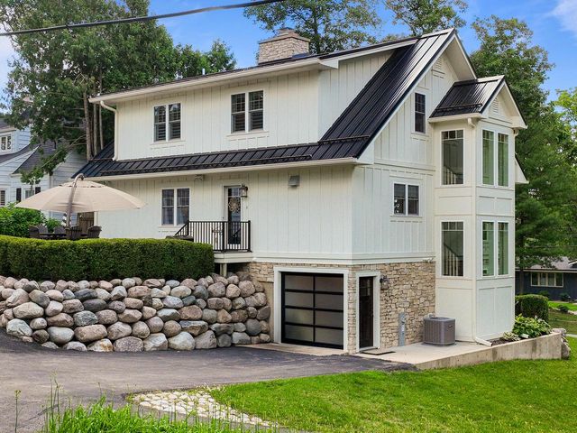 13 Cedar Point DRIVE, Williams Bay, WI 53191
