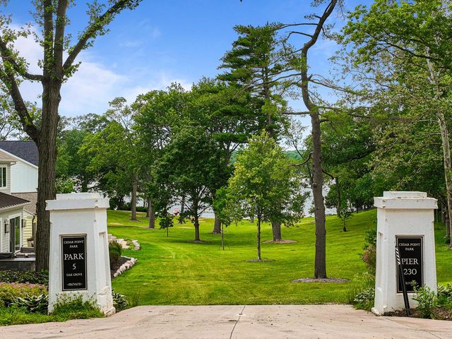 13 Cedar Point DRIVE, Williams Bay, WI 53191