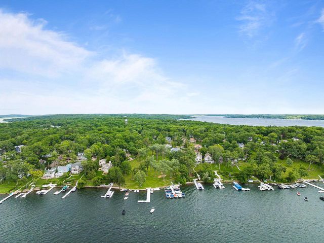 13 Cedar Point DRIVE, Williams Bay, WI 53191