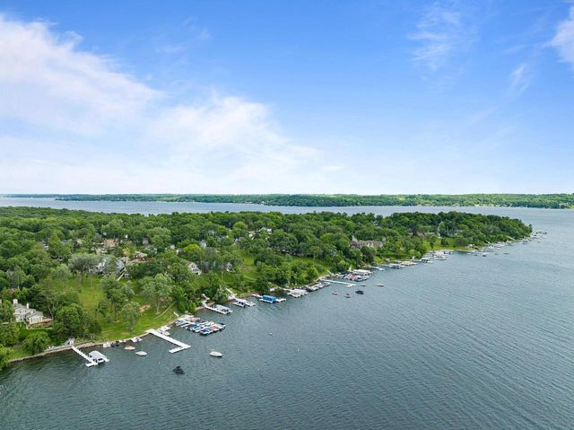 13 Cedar Point DRIVE, Williams Bay, WI 53191