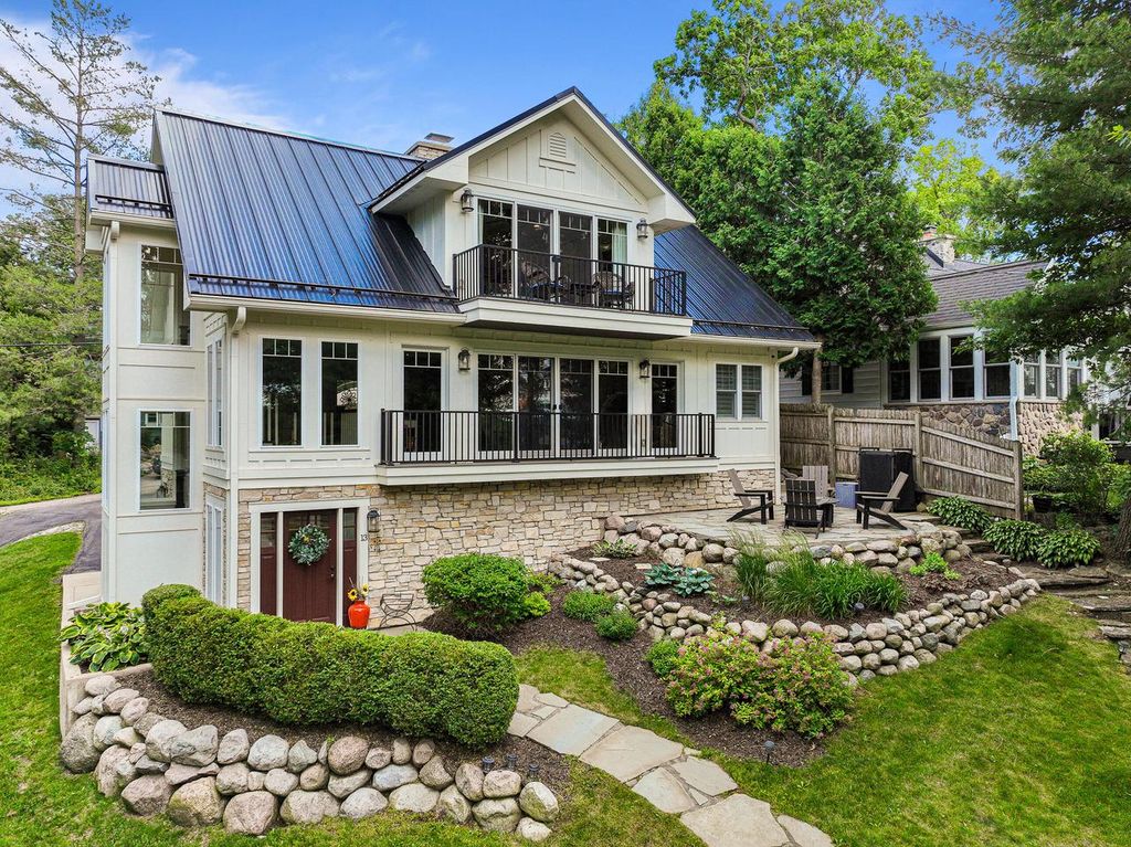 13 Cedar Point DRIVE, Williams Bay, WI 53191