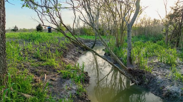 5914 Guettermann Ehler, Muldoon, TX 78945