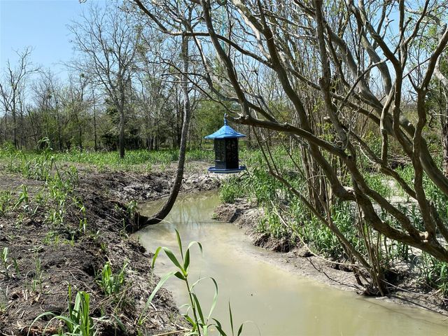 5914 Guettermann Ehler, Muldoon, TX 78945