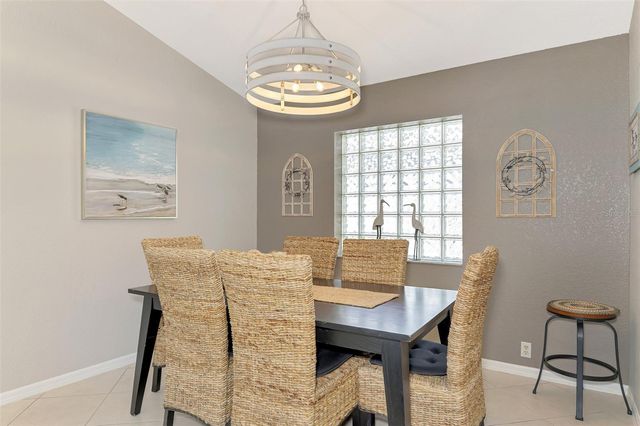 335 SAINT GEORGE COURT 1, Venice, FL 34293