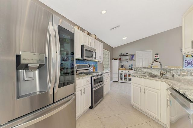 335 SAINT GEORGE COURT 1, Venice, FL 34293