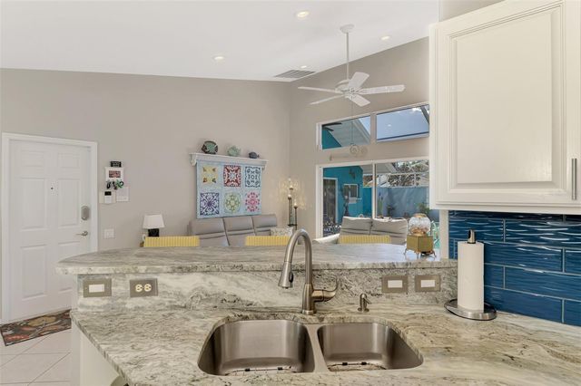 335 SAINT GEORGE COURT 1, Venice, FL 34293