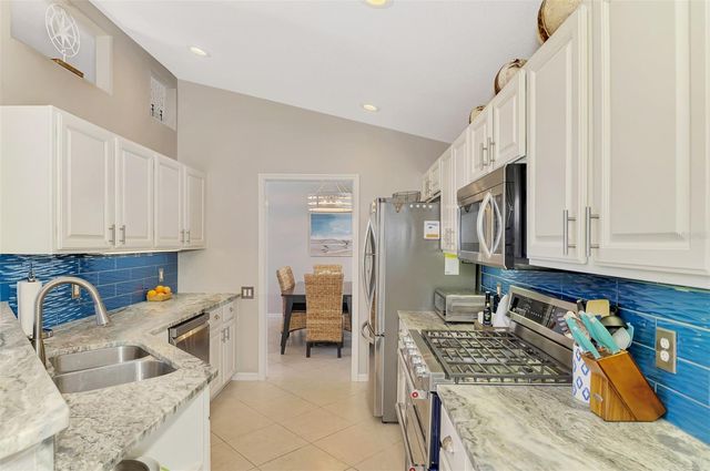 335 SAINT GEORGE COURT 1, Venice, FL 34293