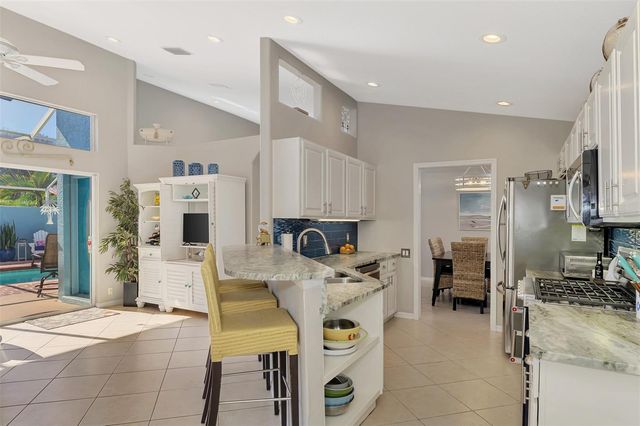 335 SAINT GEORGE COURT 1, Venice, FL 34293