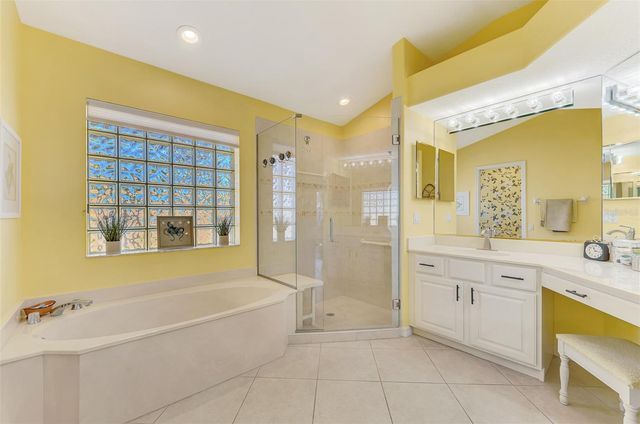 335 SAINT GEORGE COURT 1, Venice, FL 34293