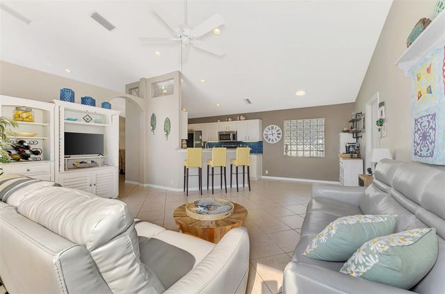 335 SAINT GEORGE COURT 1, Venice, FL 34293