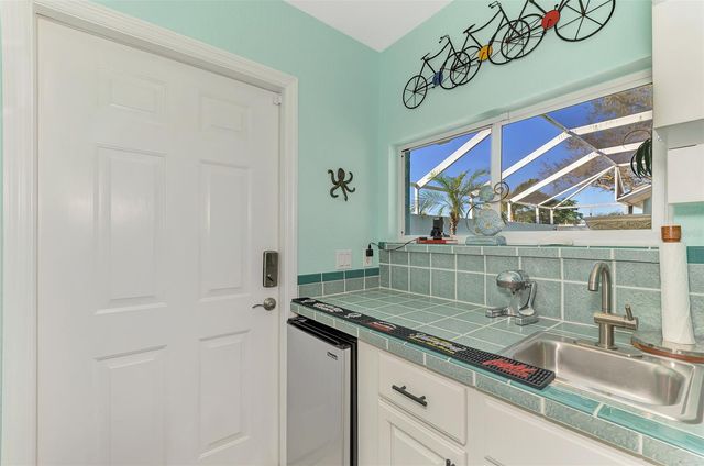 335 SAINT GEORGE COURT 1, Venice, FL 34293