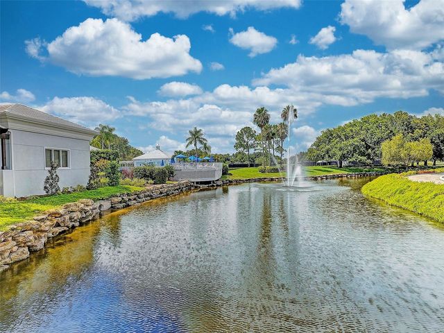 335 SAINT GEORGE COURT 1, Venice, FL 34293