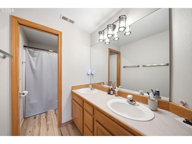 2718 Ne 92ND Cir, Vancouver, WA 98665