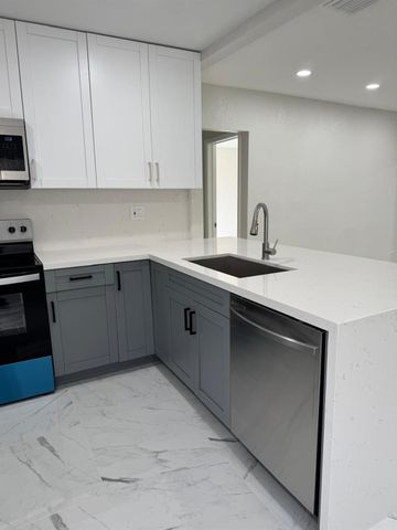 2423 Scott Street, Hollywood, FL 33020