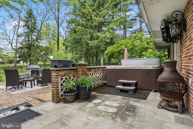 2509 RIVERTON RD, Cinnaminson, NJ 08077