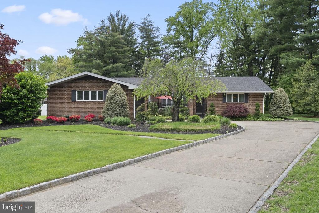 2509 RIVERTON RD, Cinnaminson, NJ 08077